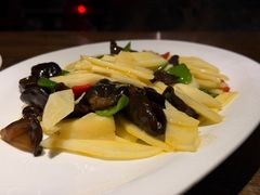 -穿越时尚餐厅(英武中路店)