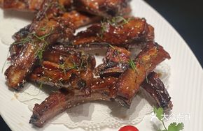 Charcoal-Grilled Pork Ribs