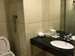 -华海酒店(茂名高铁站店)