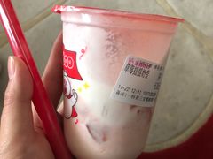 草莓摇摇奶昔-蜜雪冰城(宝龙广场店)