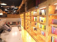 -新华里咖啡书吧(新华书店小寨店)