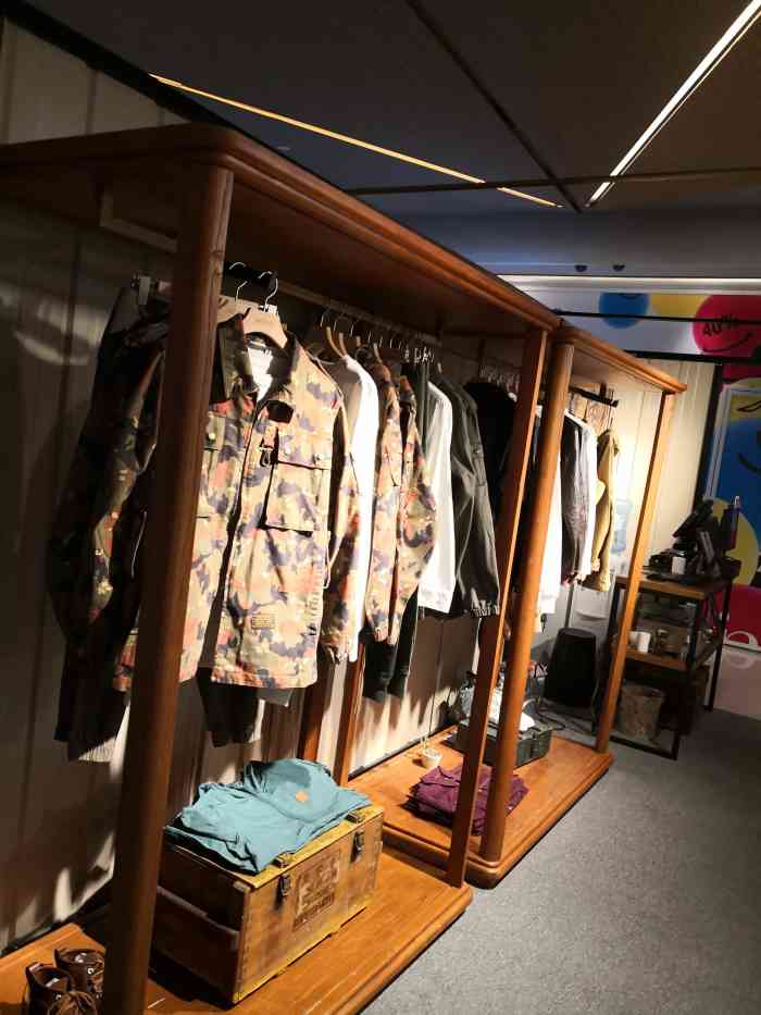 akclub(银泰in99店)-"图一迷彩夹克,标价1399元,应该是有户.