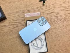 -Apple零售店(华贸购物中心店)