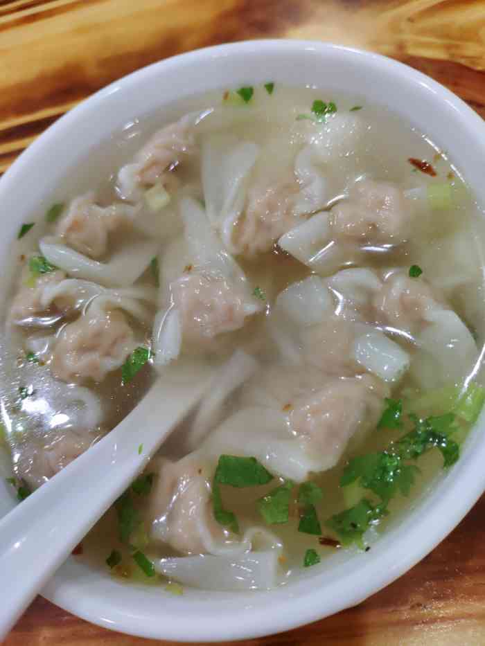 万惠香扁食-"做为游客住在附近,搜索到有家扁食店就过来.