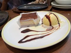 提拉米苏蛋糕配香草冰激凌-萨莉亚意式餐厅(杭州滨江天街店)