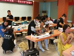 课外活动社区服务-首脑美容美发化妆美甲培训学校(龙岗校区)