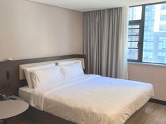 -汉庭(长沙窑岭湘雅二医院地铁站店)