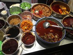 -爆炸头阿姨小四川正宗川味小吃(无任何分店)