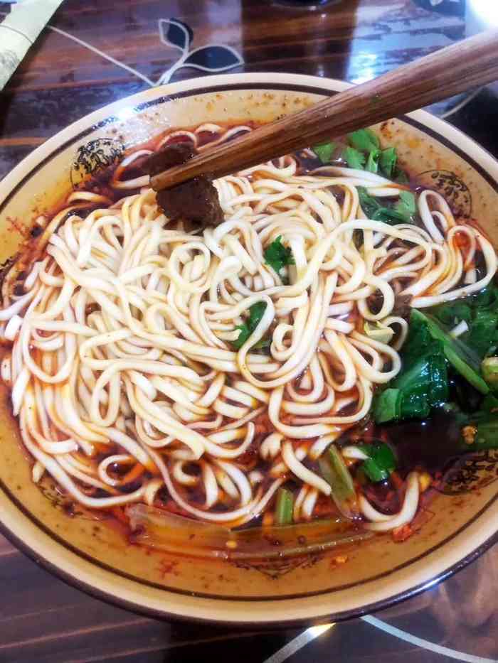 爱面仔的店开在阳朔看站."-大众点评移动版