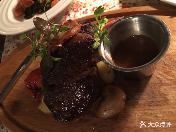 鹅肝配菲力牛排