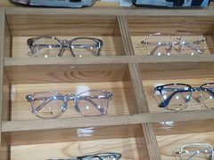 -豪门视光·星趣控·蔡司依视路眼镜代理商(中央大街店)