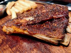 香烤肋排配梅子酱-鼎鼎西餐厅