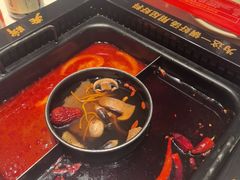-老牌坊云南鱼豆花火锅(哈西万达店)