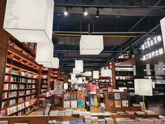 -上海三联书店READWAY(华中首店)