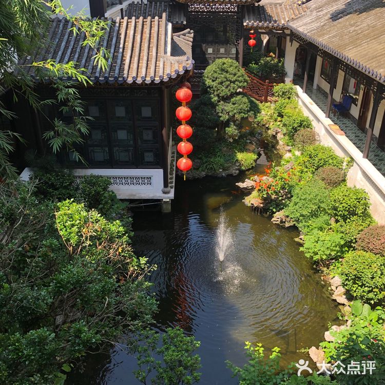 熙熙攘攘皆为食来~ ~ 酷热里，怀着四十多度的热情