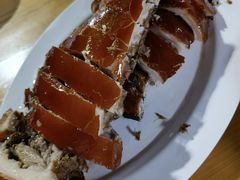 -黄记四更烤乳猪店