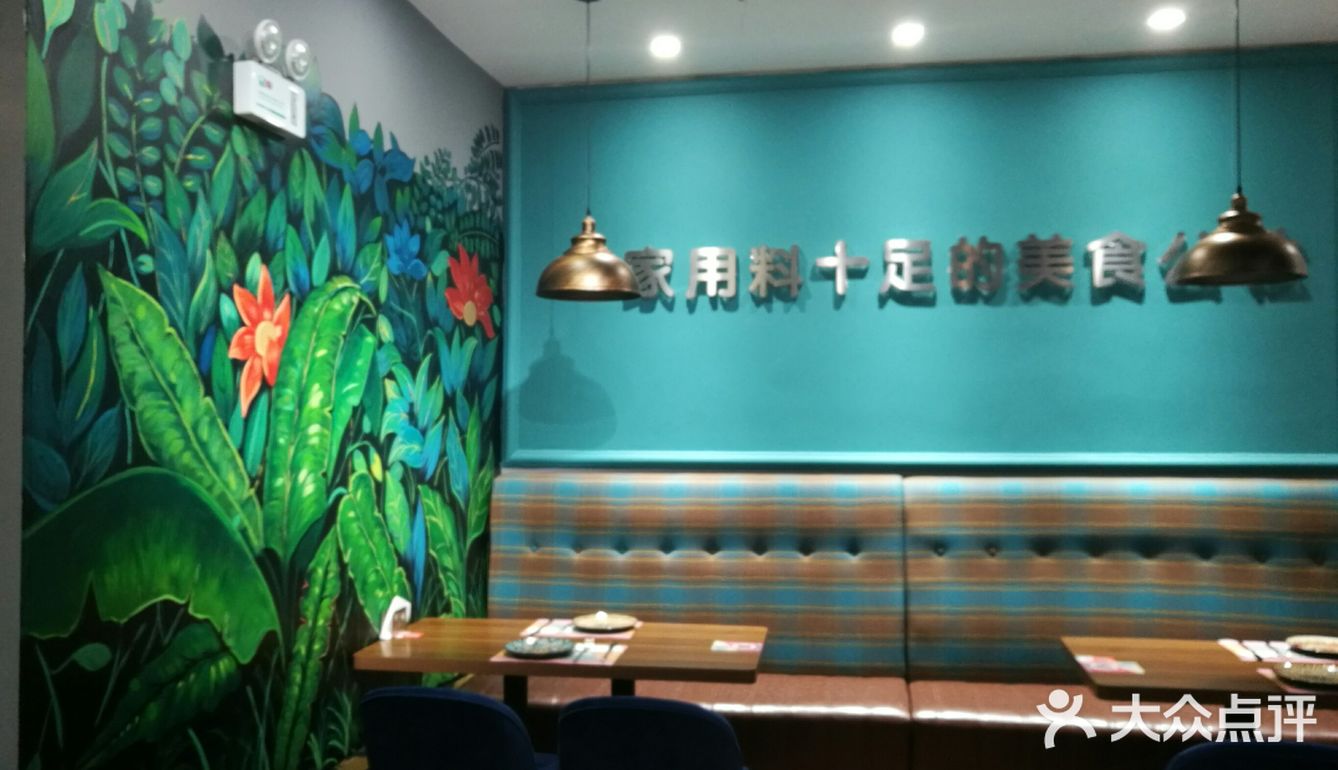 今天来到了位于凯德广场埃德蒙顿路的酷公社榴莲披萨店
