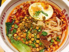 招牌红烧牛肉米粉-呷佬·长沙手工米粉(金沙江路店)