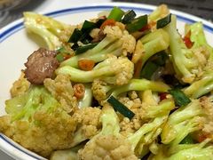 -阿瓦山寨·湘菜现炒·剁椒鱼头王(咸阳总店)