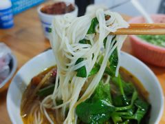 酸菜肉丝米线-越洋肖氏老米线(杨家坪店)