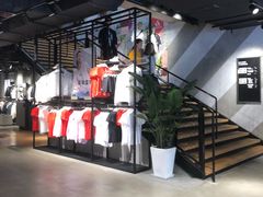 -阿迪达斯(百联徐汇商业广场运动旗舰店)