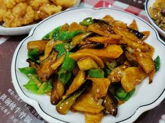 地三鲜-东北哈尔滨酱骨头馆房掌柜铁锅炖
