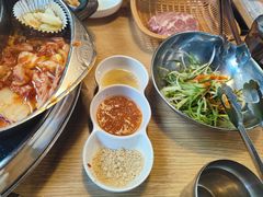 -江南猪肉商会无限续吃(弘大店)
