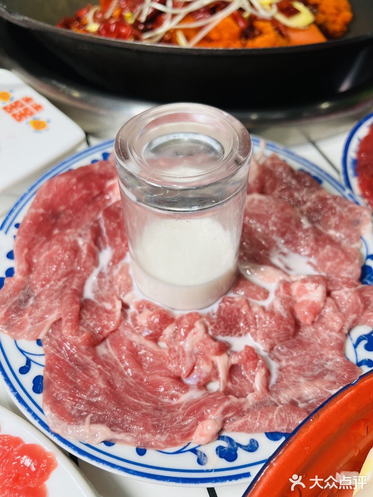 这一口暖暖的火锅，直接给我香迷糊啦～  