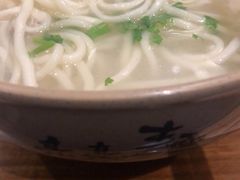 -亮亮面馆(经六路店)