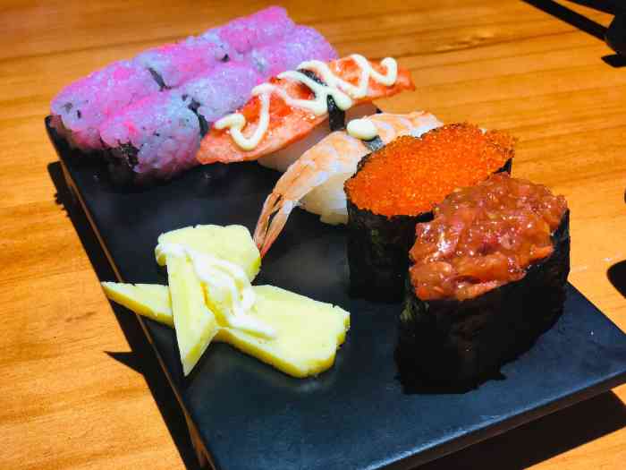 町田寿司-"[薄荷]环境:店面在二楼,店里看得到食."-大众点评移动版