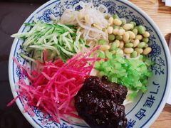 老北京炸酱面-门框胡同百年卤煮(新街口店)