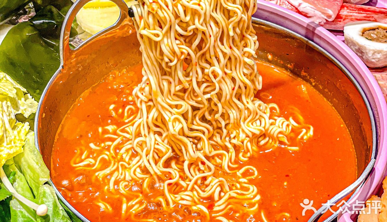 想吃酸辣冬阴功海鲜锅,牛油麻辣安格斯肥牛锅,于是搜了这家快餐简餐店