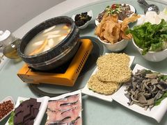 -墨脱石锅椰子鸡•香草鸭•东山羊(大东海店)