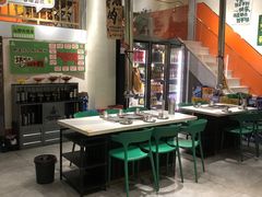 -山野的朋友露营炭火烤肉