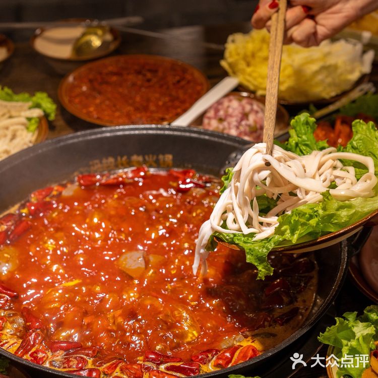 三两下就烫熟,脆脆嫩嫩,非常新鲜!麻辣小郡肝