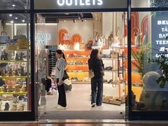 -佛罗伦萨小镇广佛名品奥特莱斯(疏港路店)