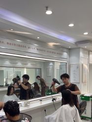 -镁连社·美联社