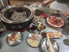 -围炉肉舍•炭烤活鳗•丹东海鲜烤肉(步行街店)