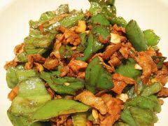 小炒黄牛肉-荷庭·精致湘菜(华强北九方店)