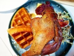 油封鸭腿配窝夫、血橙-layback cafe & bar