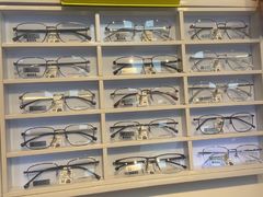 -天空之镜眼镜店蔡司依视路配镜授权零售店(望京颐堤港店)