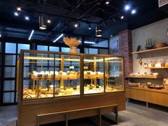 面包甜点陈列柜-啊噗吐呦现场烘焙(麦凯乐店)