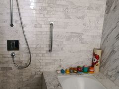 -上海滴水湖皇冠假日酒店