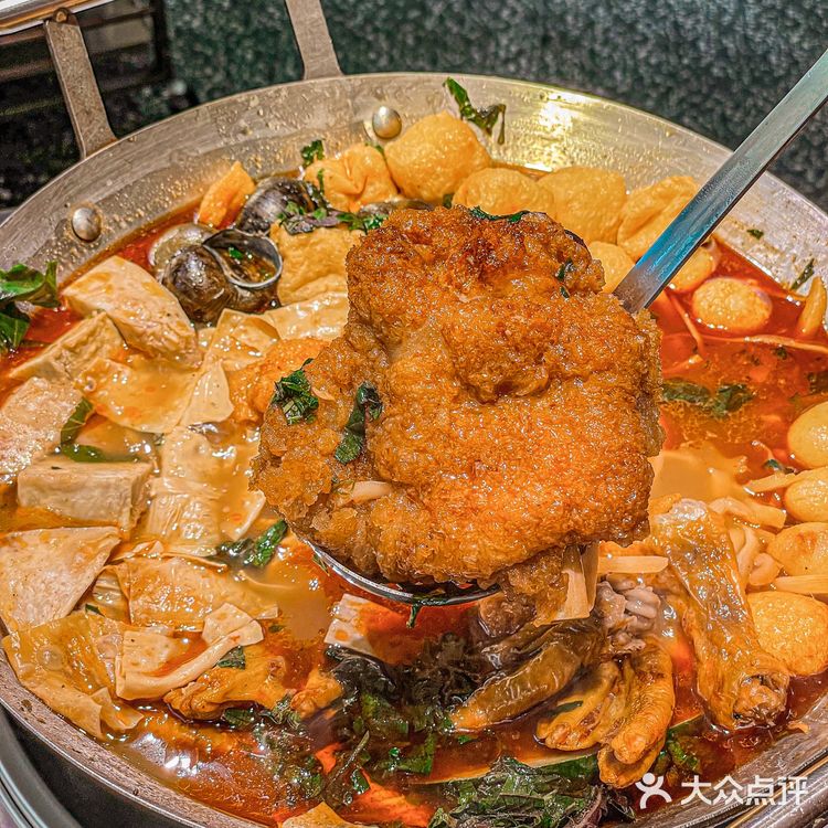 总要来广州吃一次ong菜加满的螺蛳粉鸭脚煲吧‼️