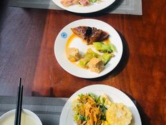 -南郊宾馆·风味自助餐厅·山东十六地市特色菜