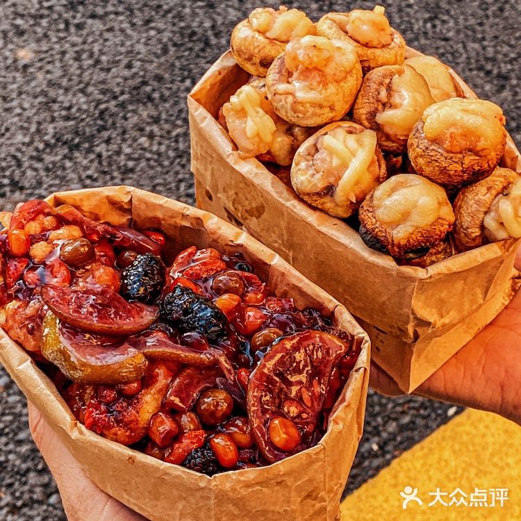 沈阳大叔家的口蘑芝士虾滑vs桑椹果酱锅包肉juju好吃呢