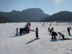 -济南卧虎山滑雪场