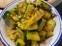 蒜泥黄瓜-三里屯土灶炖公鸡地锅鸡(江东店)