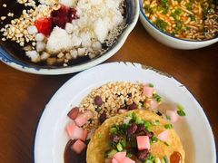 老奶脆哨洋芋粑-包整·丝娃娃(一览甲秀楼风景店)