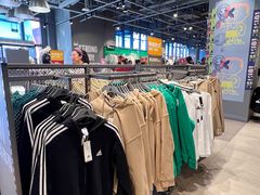 -百年港湾奥特莱斯(香炉礁店)